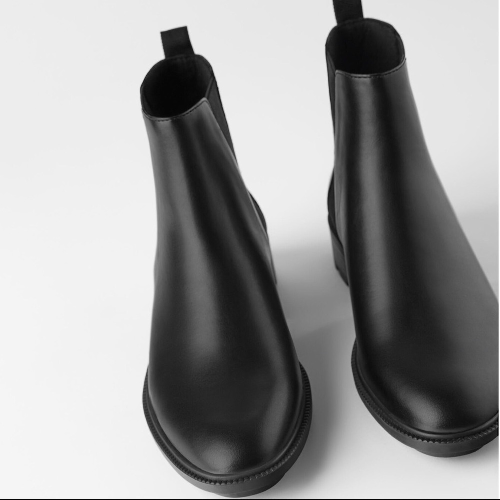 Low Heeled Ankle Boots with Goring
